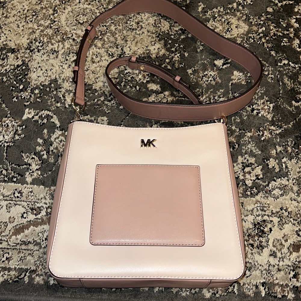 Michael Kors Gloria Fawn Messenger Crossbody Purse